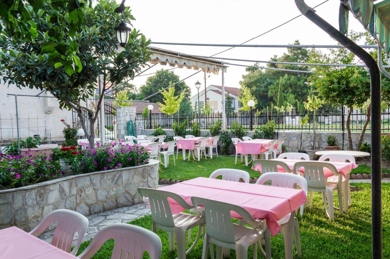 Finikas Hotel Larissa Bagian luar foto