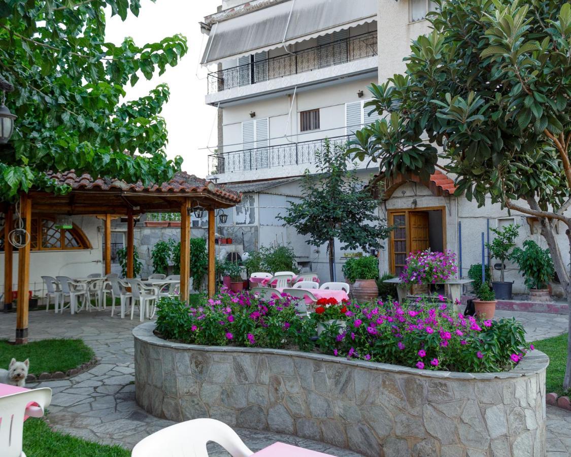 Finikas Hotel Larissa Bagian luar foto
